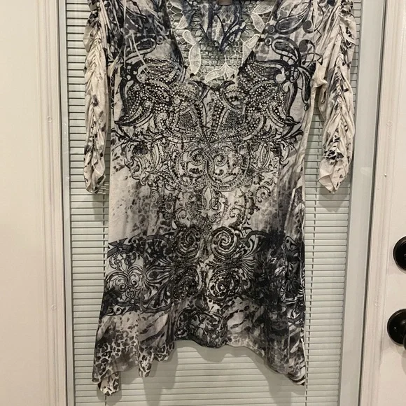 Embellished top with embroider and gem detail - Picture 2 of 6